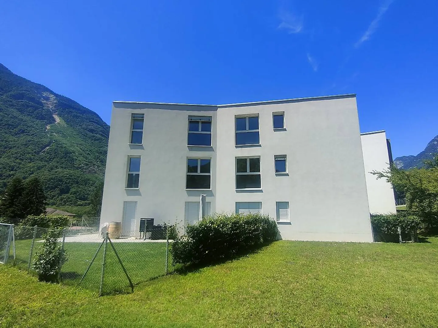 Nouvel appartement de 4,5 pièces à Claro - Photo 2 sur 13