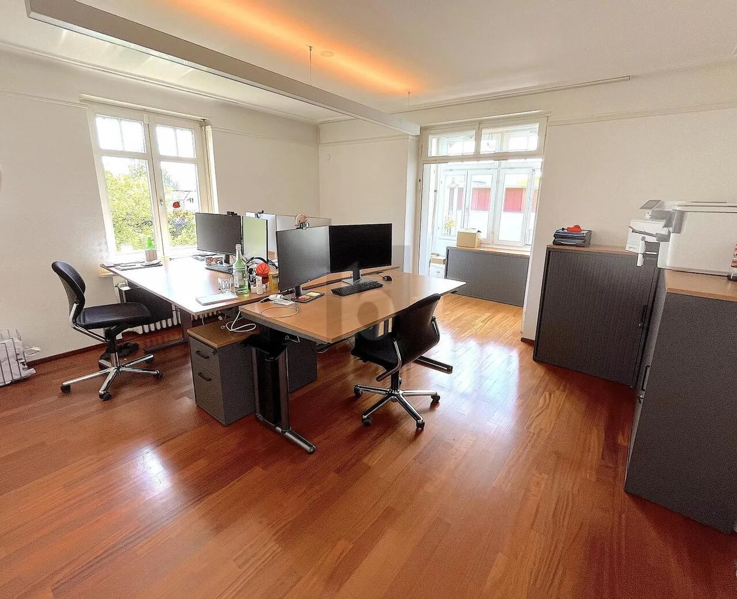 Noble Office Spaces in Villa - Photo 3 of 6