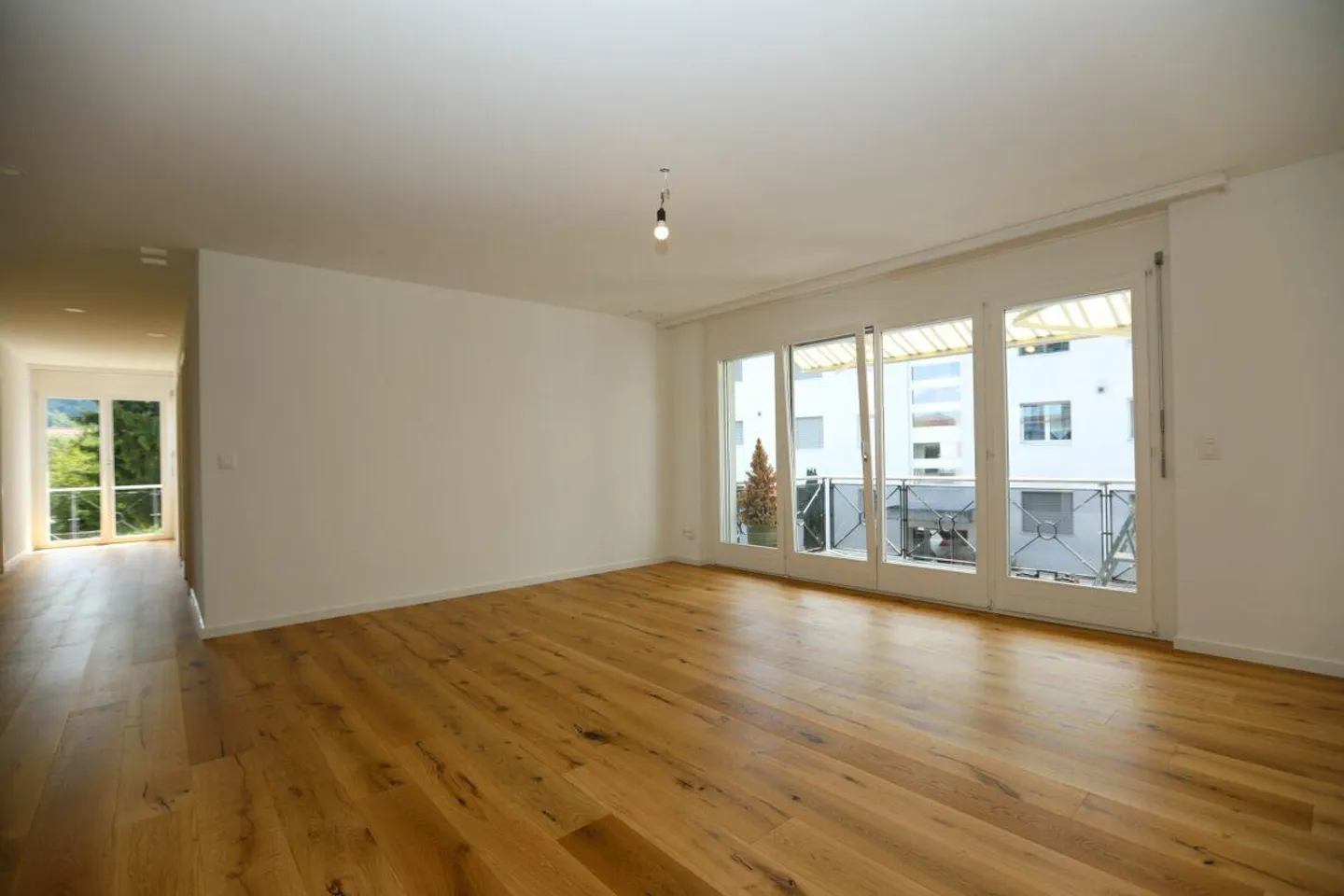Frisch renovierte 4.5-Zimmer-Wohnung an ruhiger Lage - Foto 3 von 11
