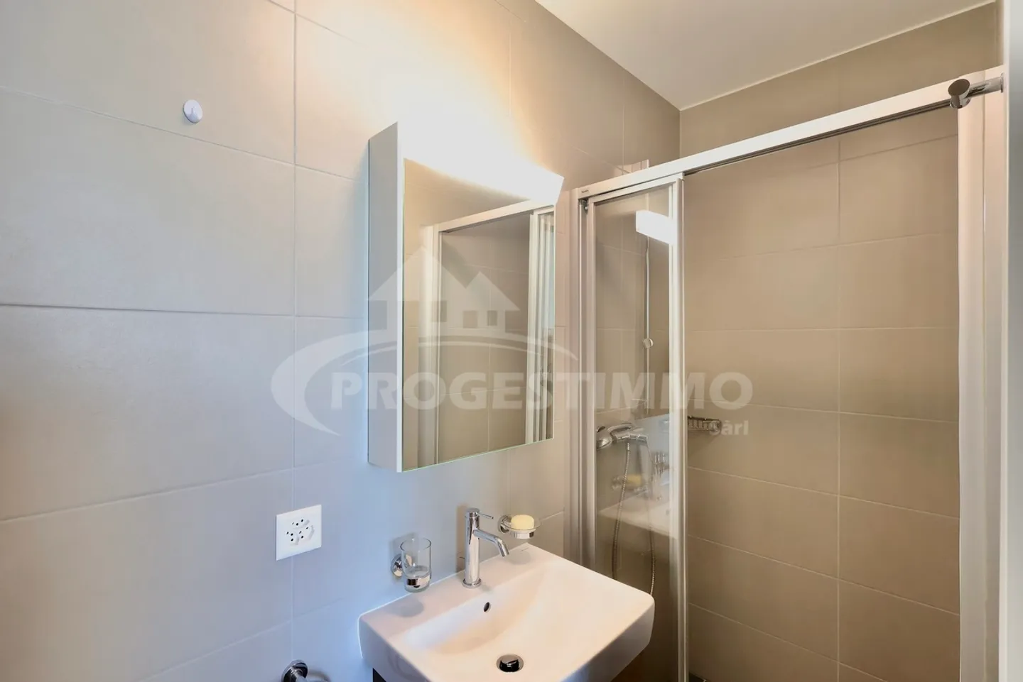CHIC 2,5 STANZE IDEALMENTE SITUATE - Foto 4 di 9