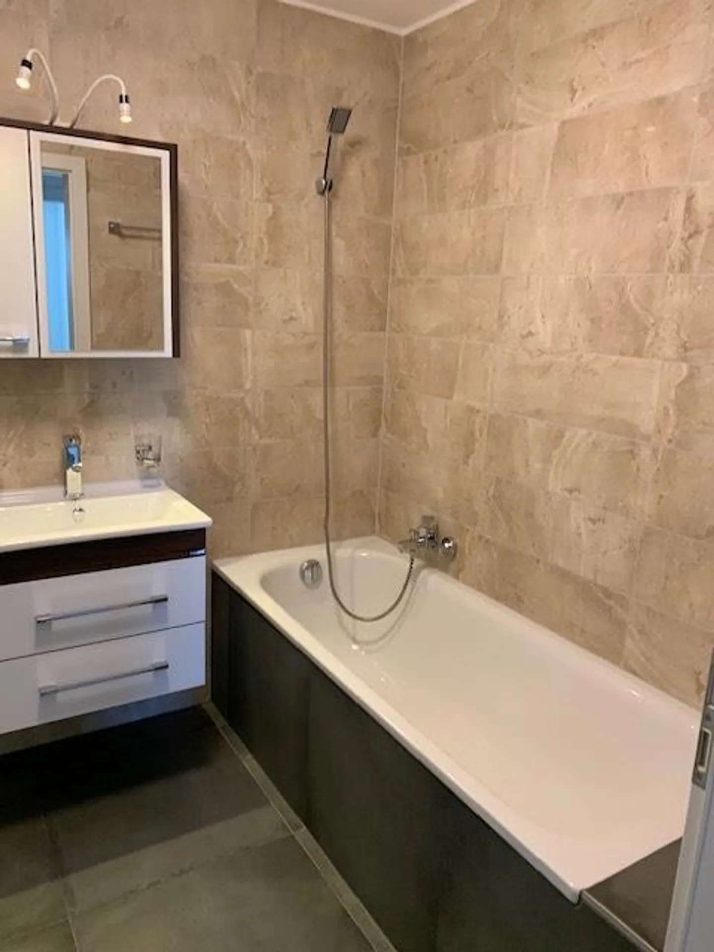 Da trasferire - Contratto di locazione per appartamento spazioso con 4 stanze (110 m²) a Far - Foto 5 di 10