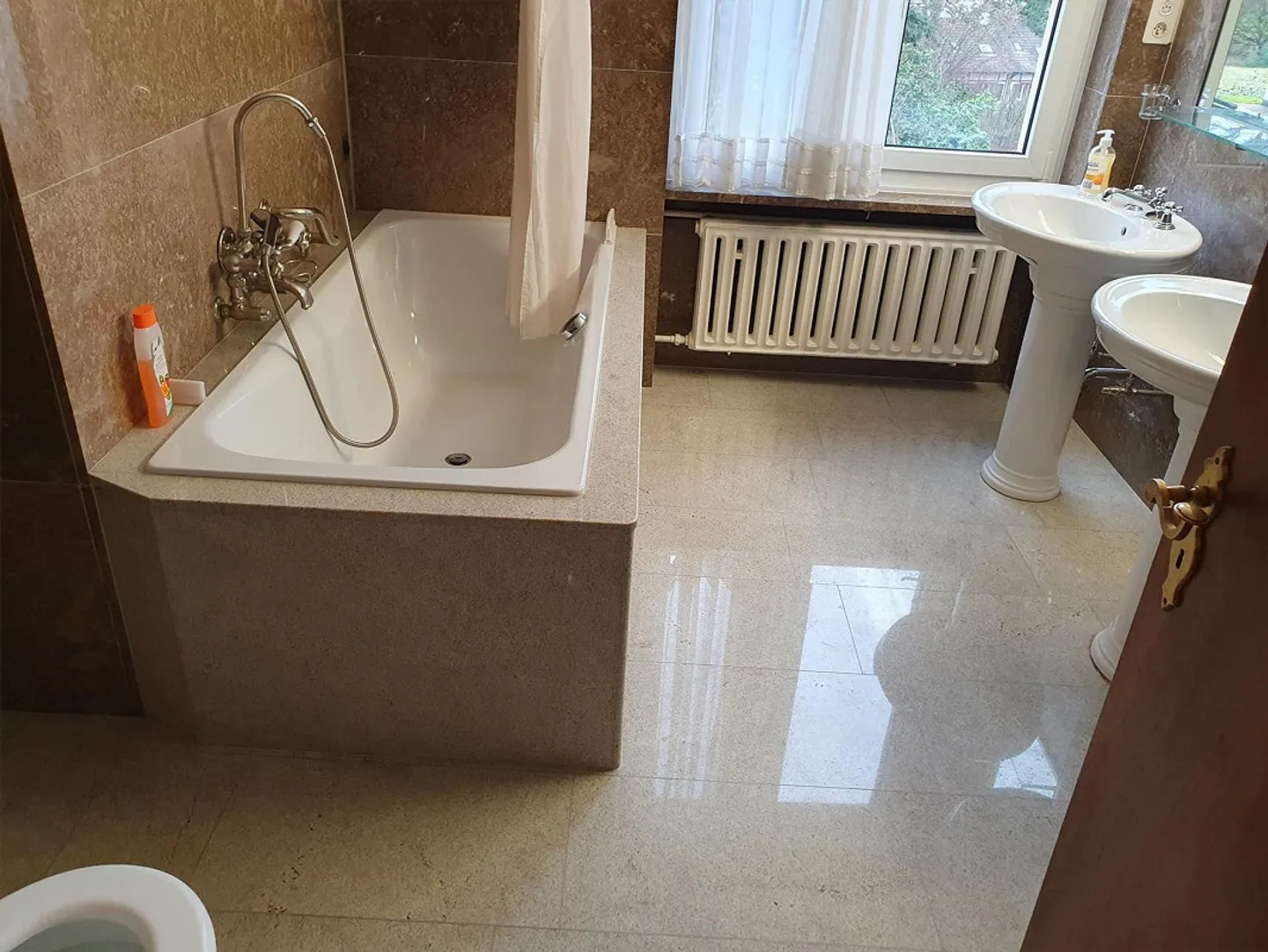 Grande maison avec 10 chambres idéale pour les ouvriers, mensuellement - Photo 10 sur 14