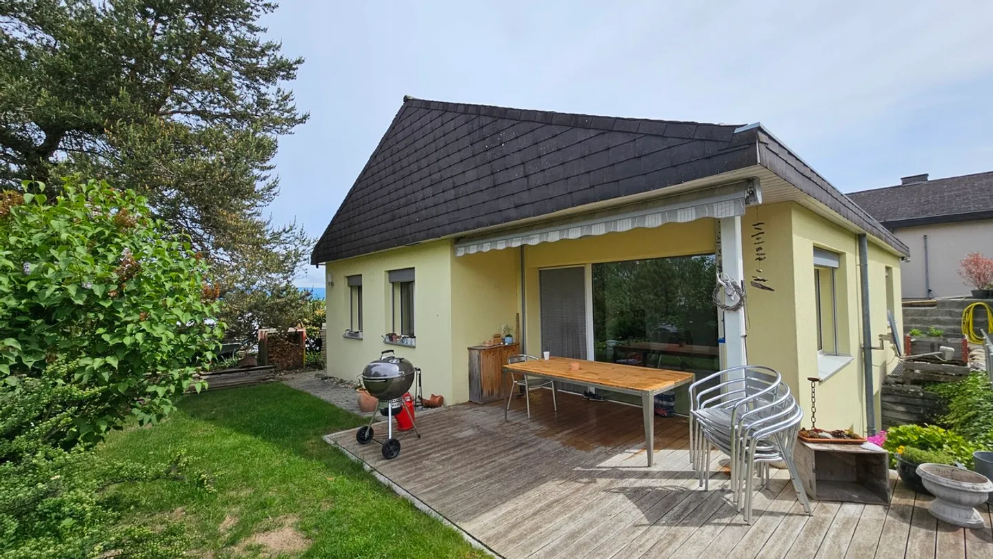 Freistehendes Einfamilienhaus in Kerzers - Foto 1 von 15