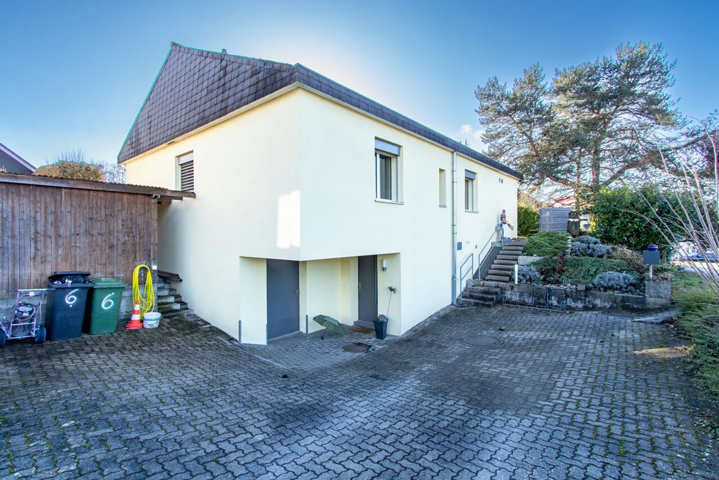 Freistehendes Einfamilienhaus in Kerzers - Foto 2 von 15