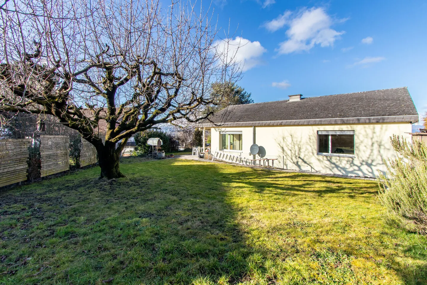 Freistehendes Einfamilienhaus in Kerzers - Foto 3 von 15