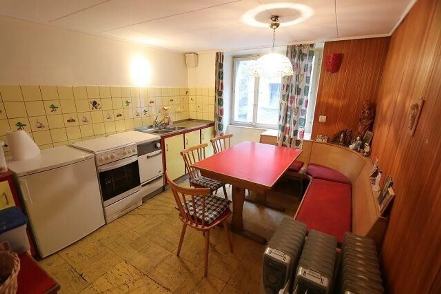 Tessinerhaus mit 3 grossen Wohnungen und Laden - Foto 4 von 13