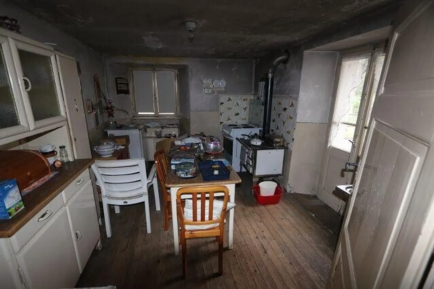 Tessinerhaus mit 3 grossen Wohnungen und Laden - Foto 7 von 13