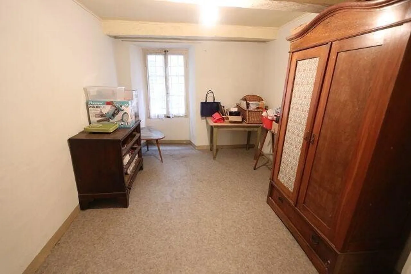 Tessinerhaus mit 3 grossen Wohnungen und Laden - Foto 9 von 13