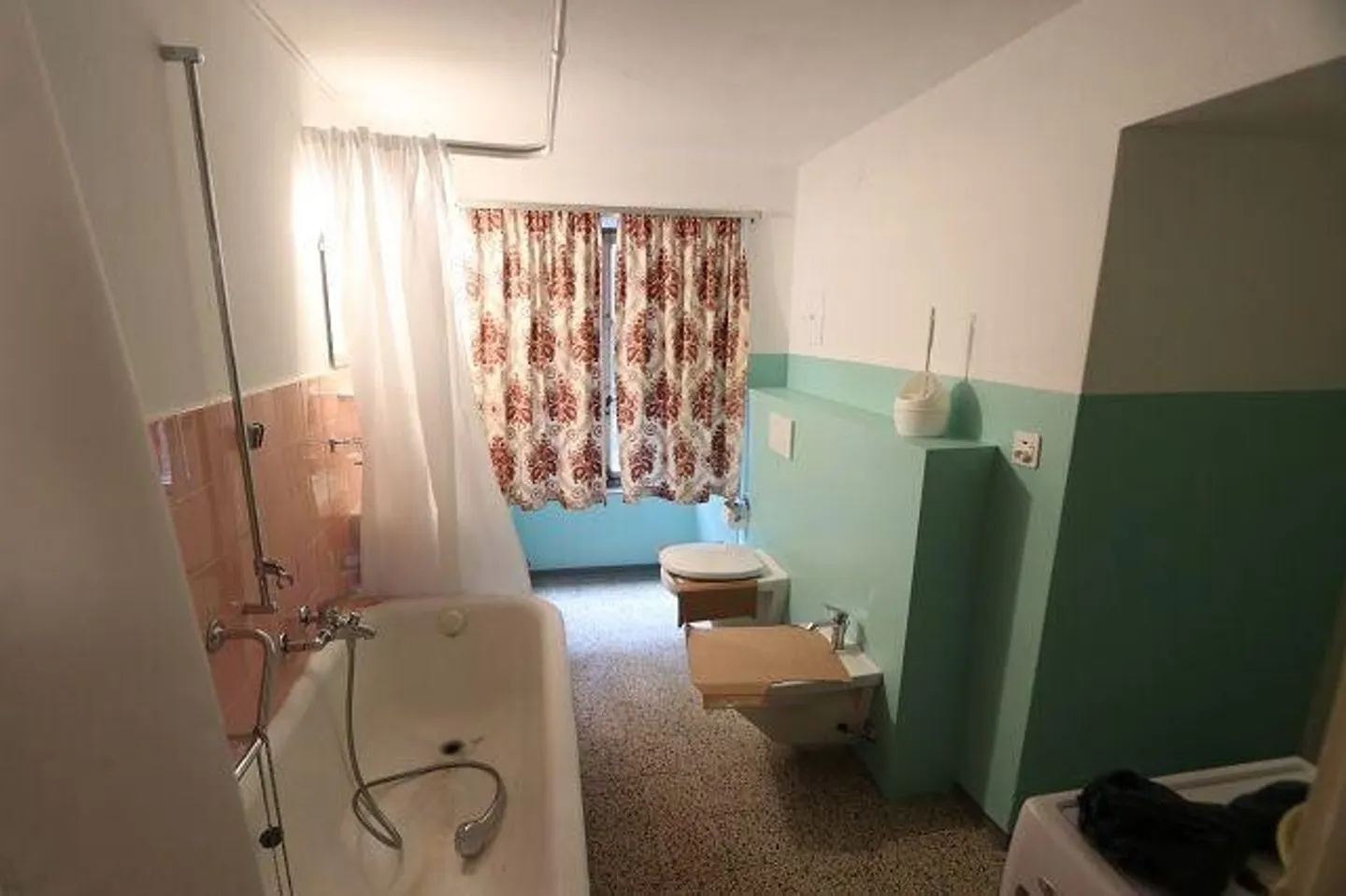 Tessinerhaus mit 3 grossen Wohnungen und Laden - Foto 11 von 13