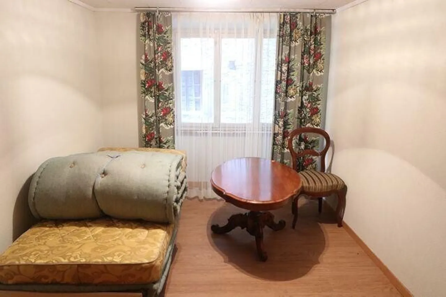 Tessinerhaus mit 3 grossen Wohnungen und Laden - Foto 8 von 13