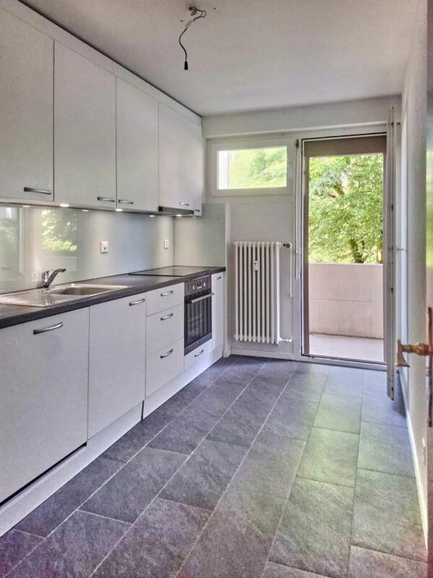 Central Genius: 3 Room Apartment including Outdoor Parking Space - Photo 3 of 12