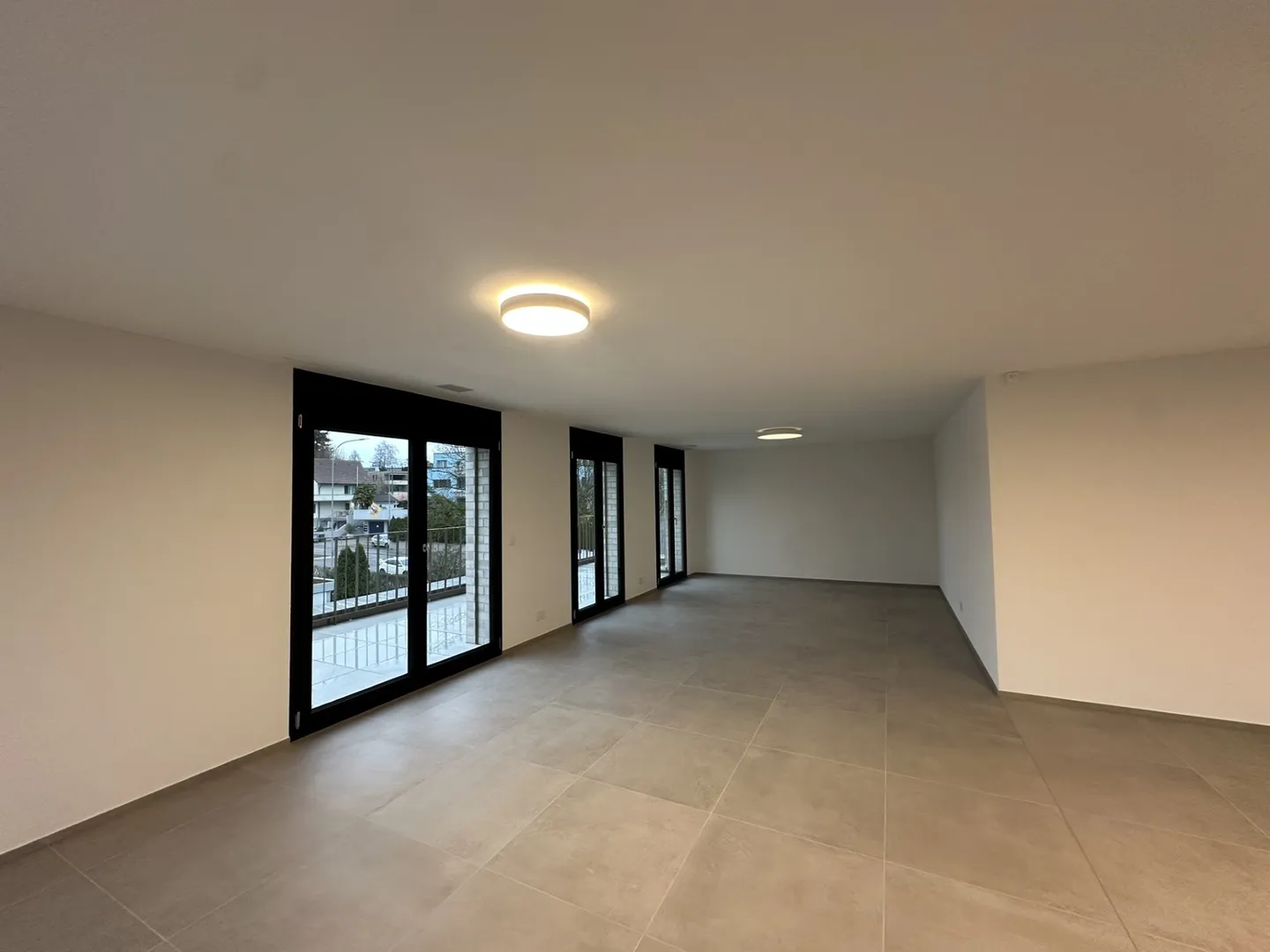 Modern commercial space with prime location in Opfikon - Photo 4 of 7