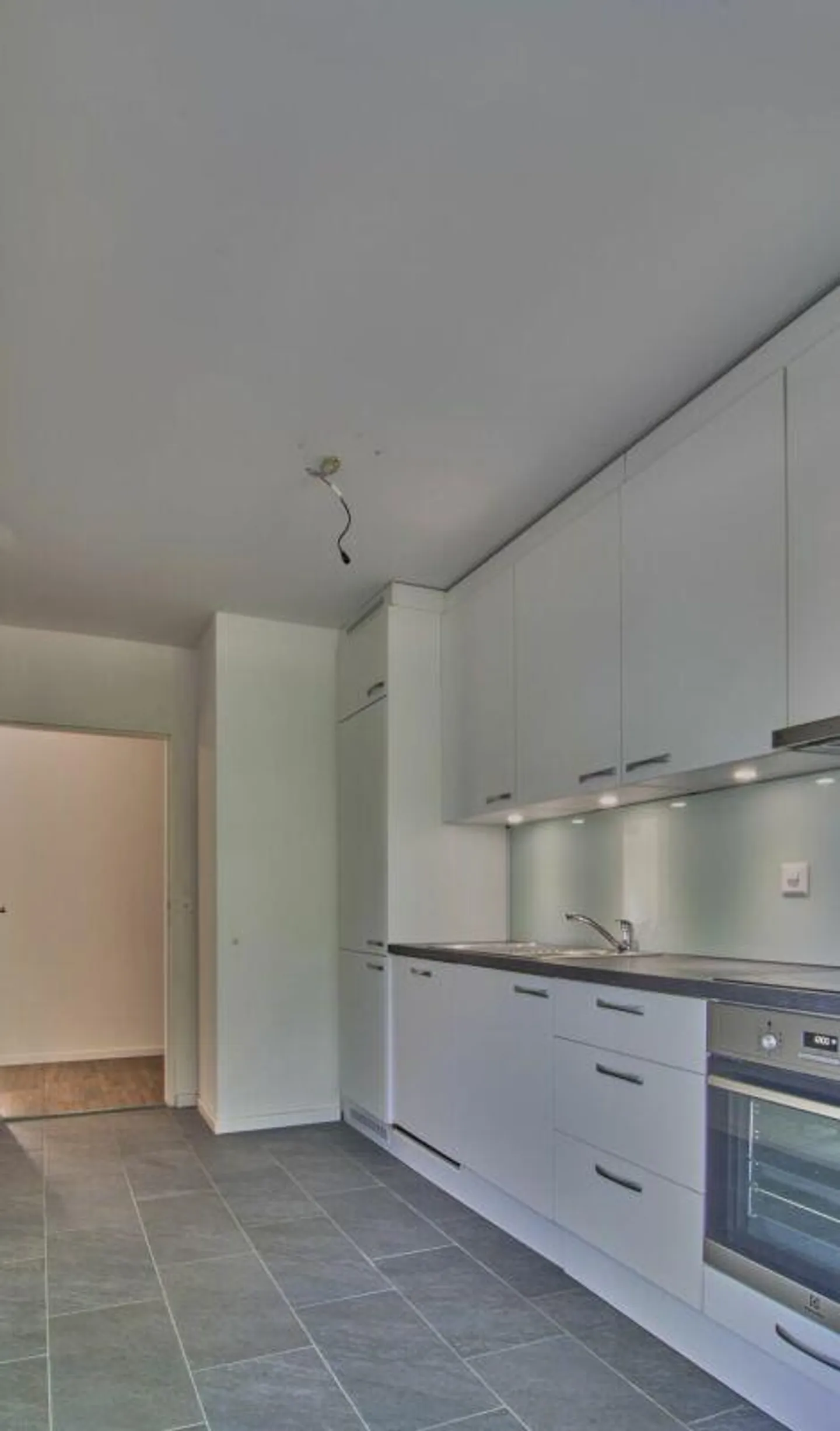 Central Genius: 3 Room Apartment including Outdoor Parking Space - Photo 4 of 12