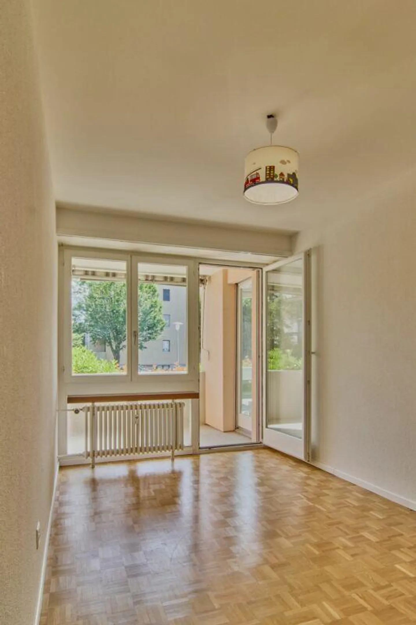 Central Genius: 3 Room Apartment including Outdoor Parking Space - Photo 8 of 12