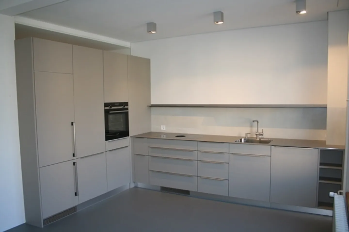 Appartamento soleggiato di 3 stanze (74m2), con balcone, completamente ristrutturato, a Breitenrain - Foto 1 di 18