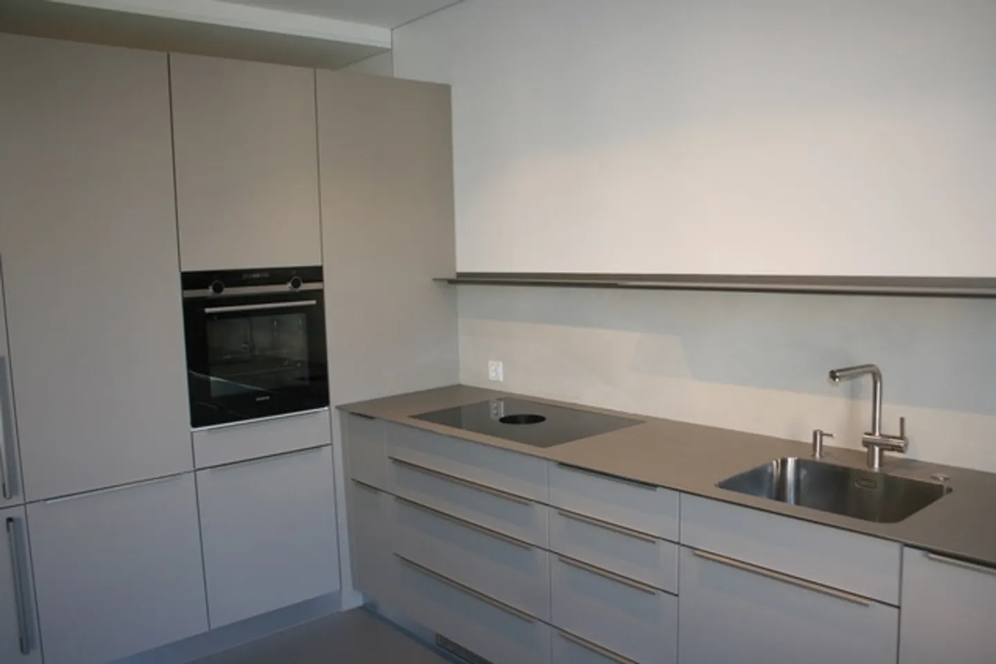 Appartamento soleggiato di 3 stanze (74m2), con balcone, completamente ristrutturato, a Breitenrain - Foto 8 di 18