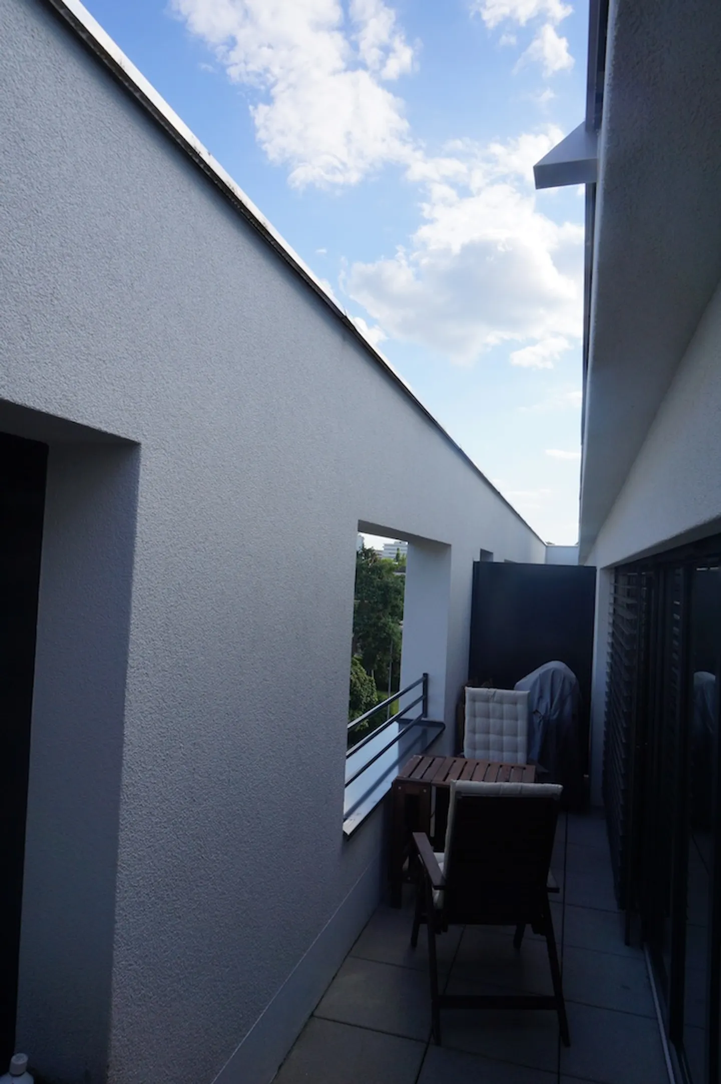 In der Nähe des Flughafens, modernes Gebäude - Foto 7 von 7