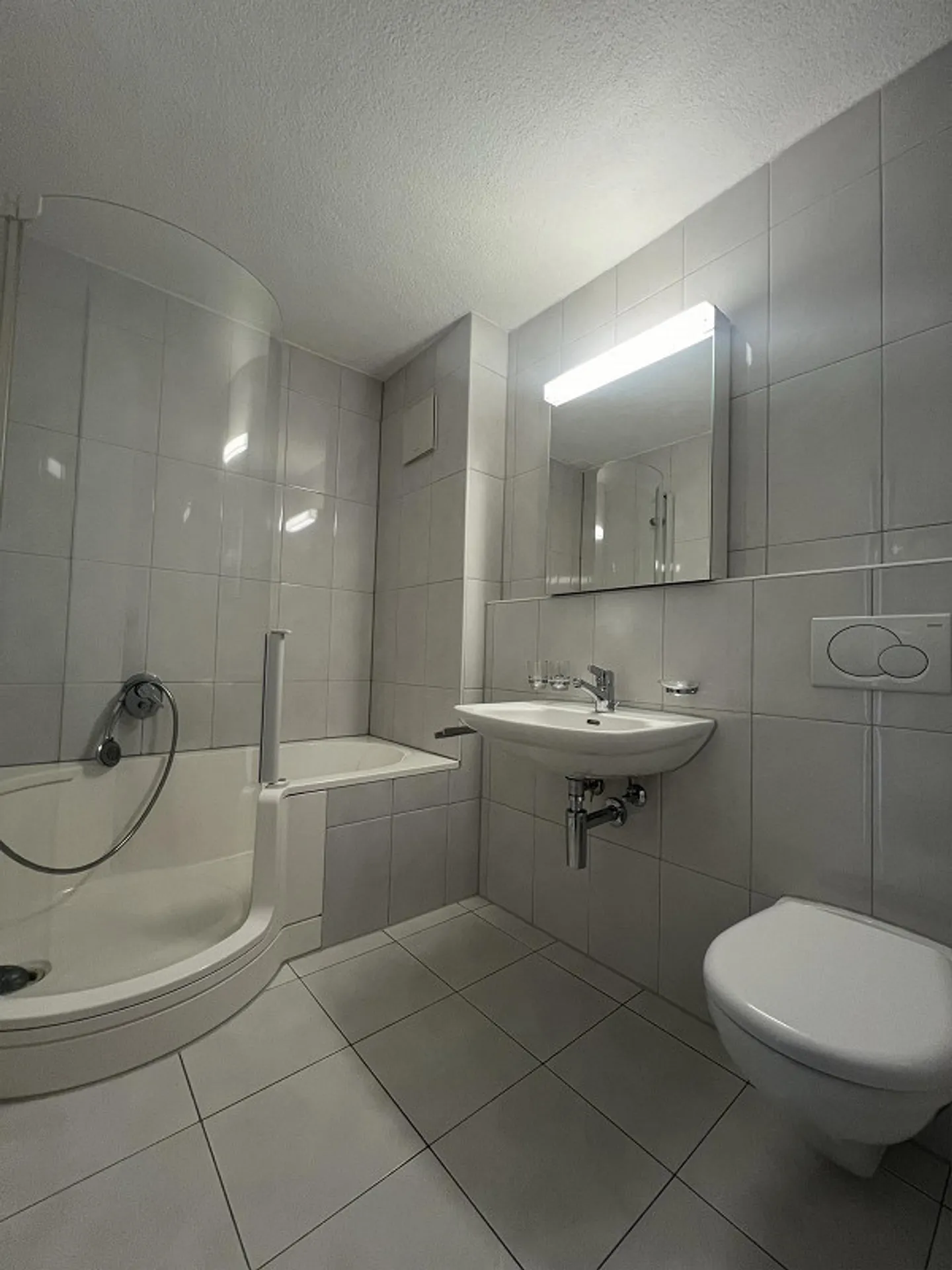 Luminoso appartamento di 4,5 stanze con balcone - Foto 2 di 2