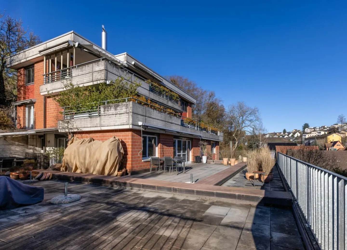 Modern Terrace House with Views - Photo 2 of 41