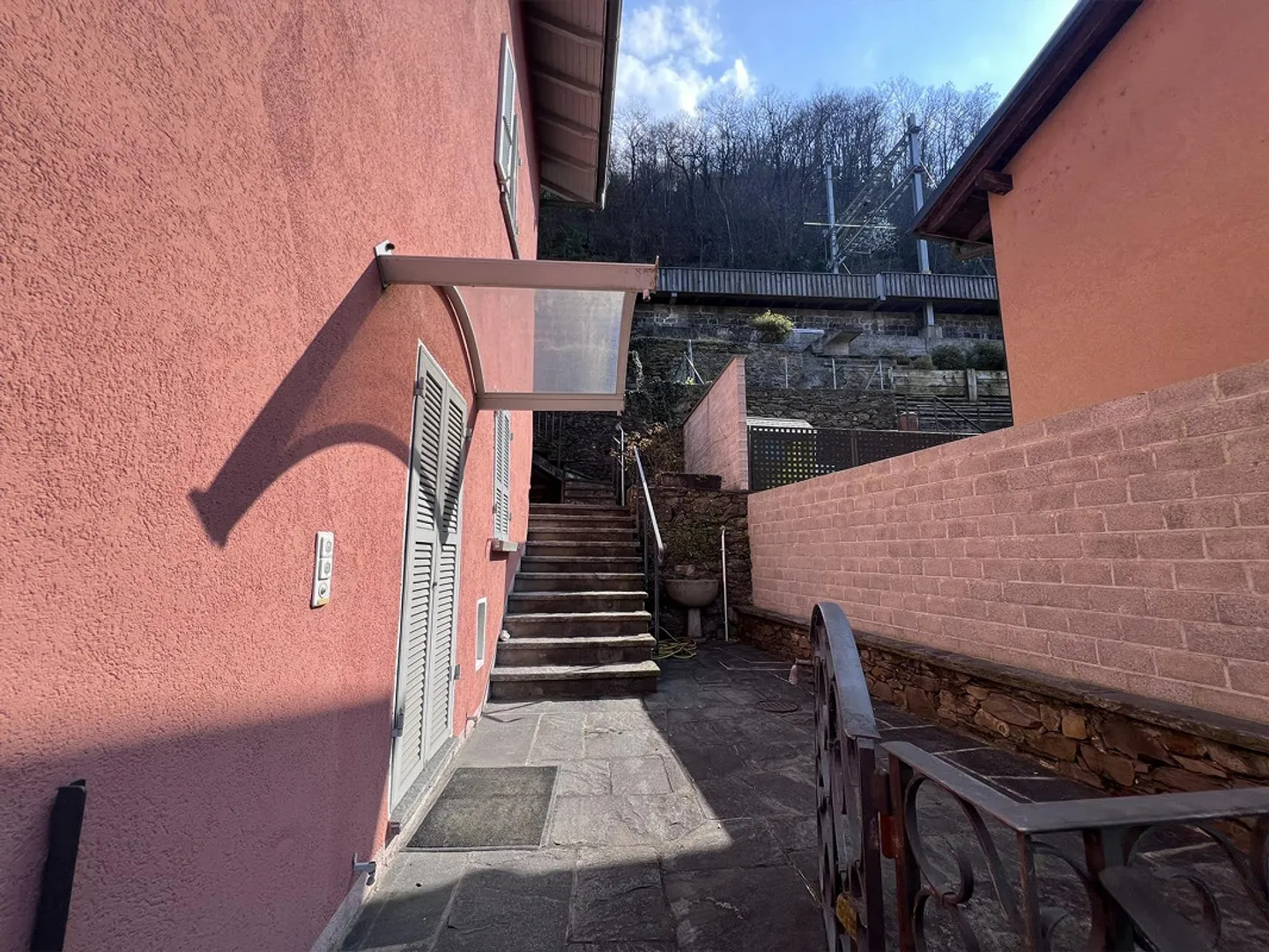 À vendre bâtiment avec 2 appartements 4.5 pièces à Magadino Gambarogno - Photo 3 sur 12