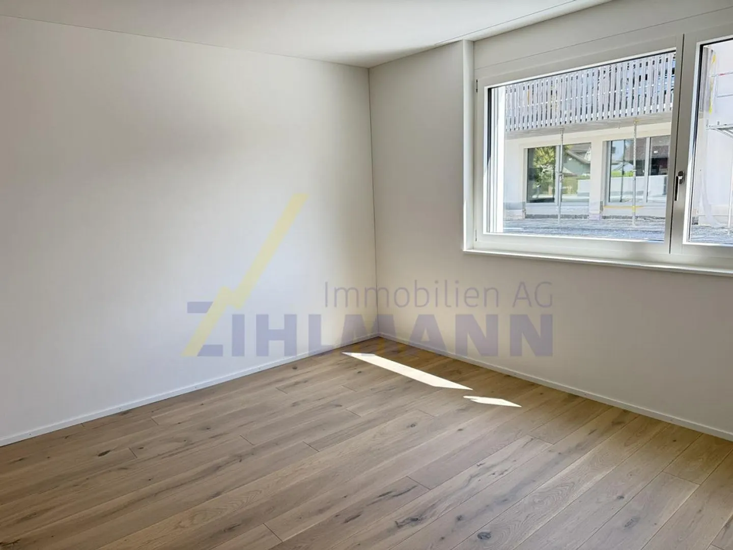 Appartement de jardin de 4,5 pièces élégant avec un grand espace extérieur - Photo 8 sur 11