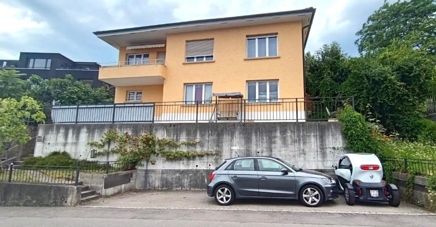 Schöne Villa mit 2 Wohnungen und Erweiterungspotenzial - Foto 1 von 19