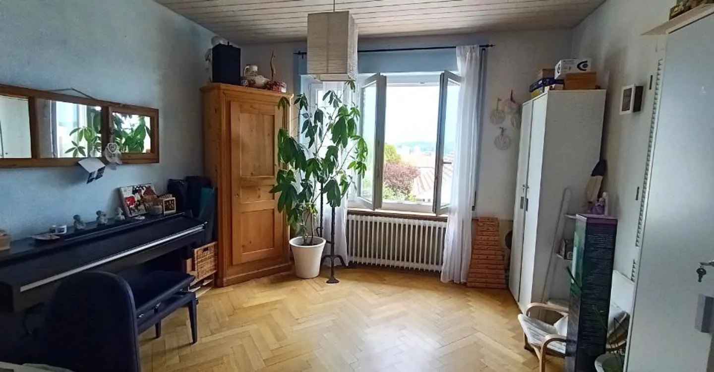 Schöne Villa mit 2 Wohnungen und Erweiterungspotenzial - Foto 5 von 19
