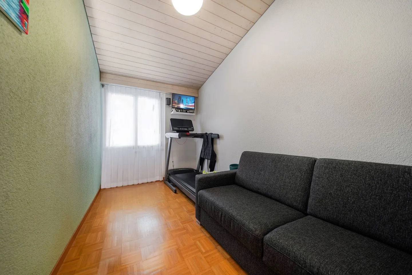 Belle appartement en attique de 4,5 pièces dans un emplacement central et calme - Photo 11 sur 13