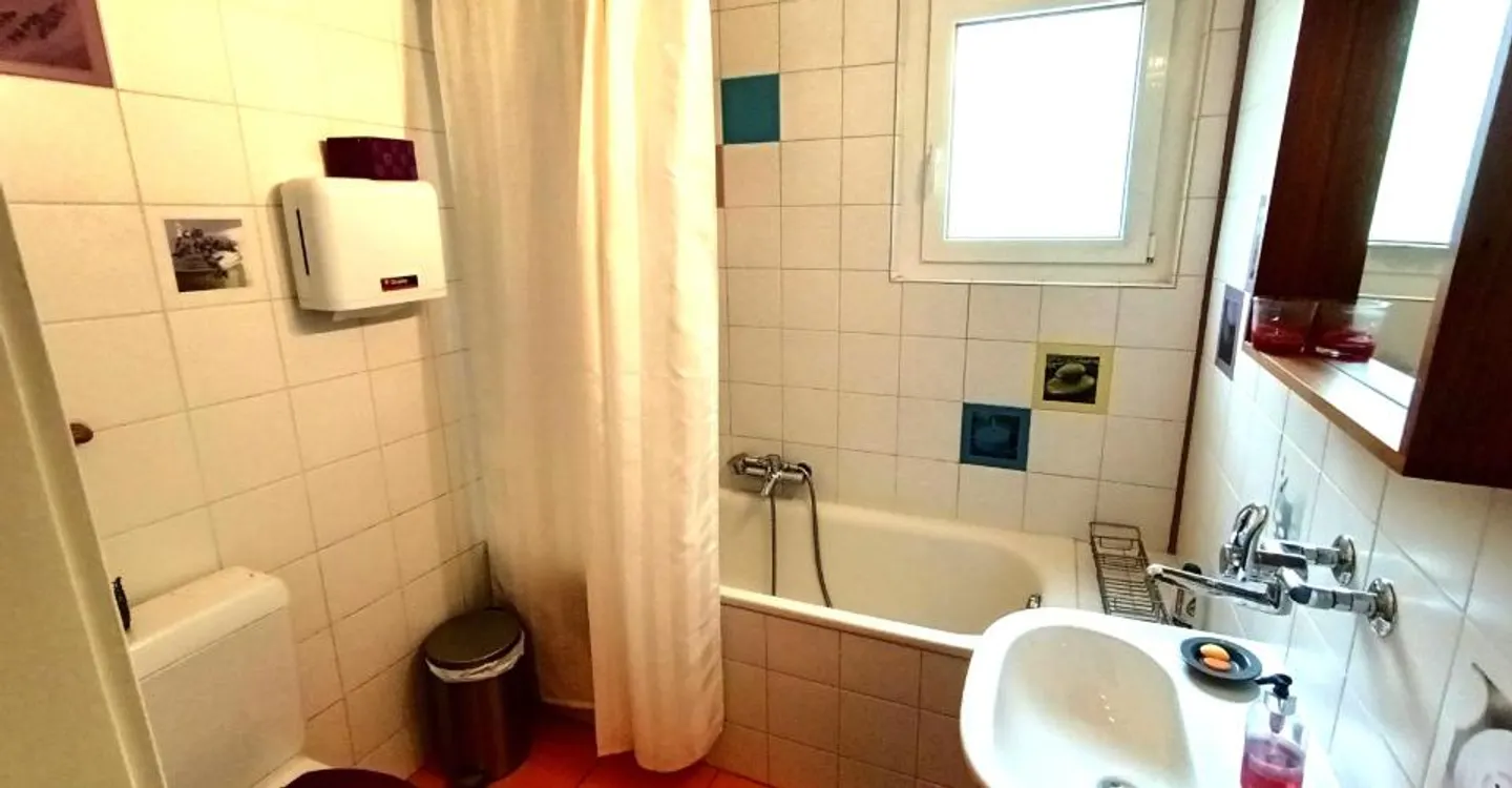 Schöne Villa mit 2 Wohnungen und Erweiterungspotenzial - Foto 12 von 19