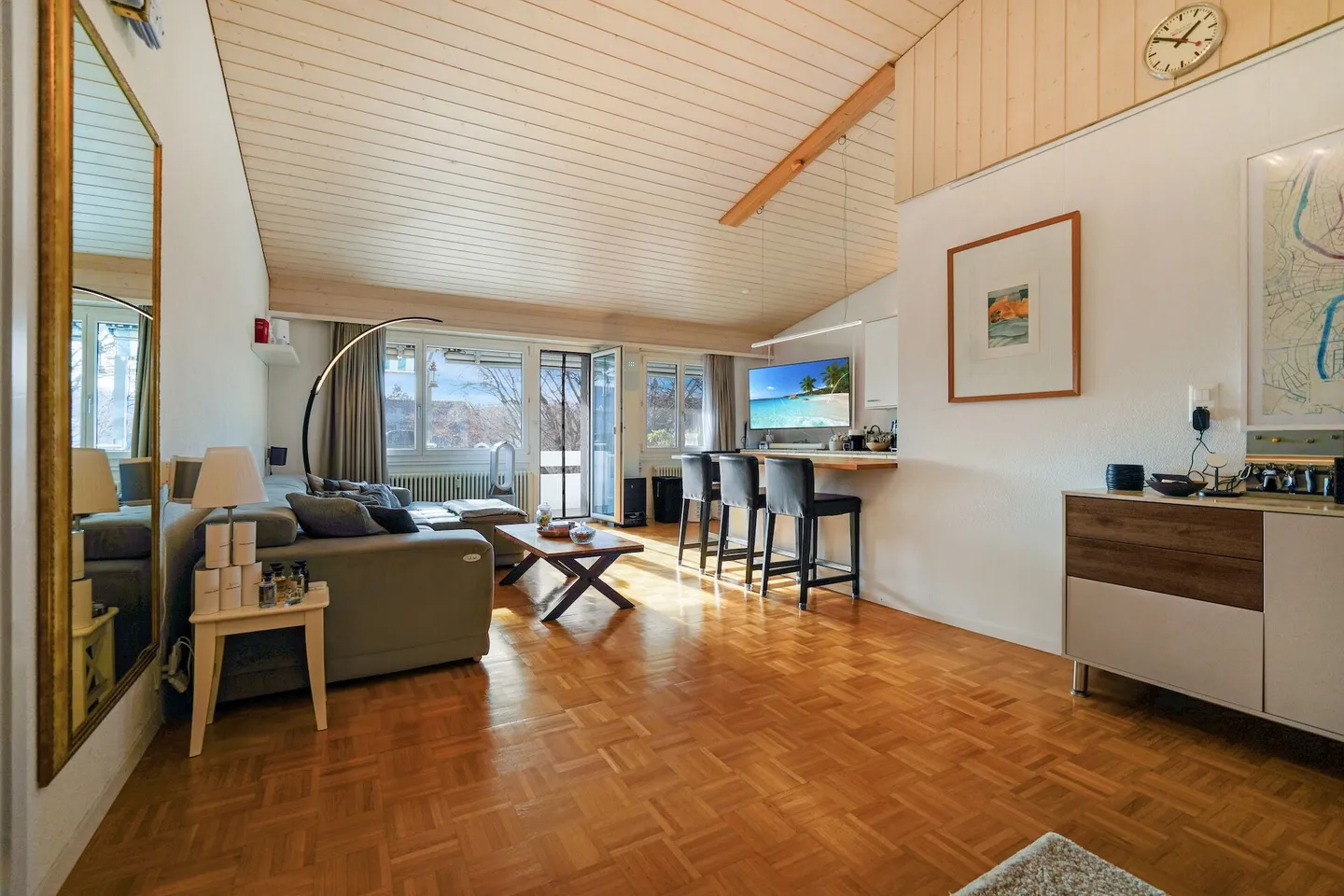 Belle appartement en attique de 4,5 pièces dans un emplacement central et calme - Photo 3 sur 13