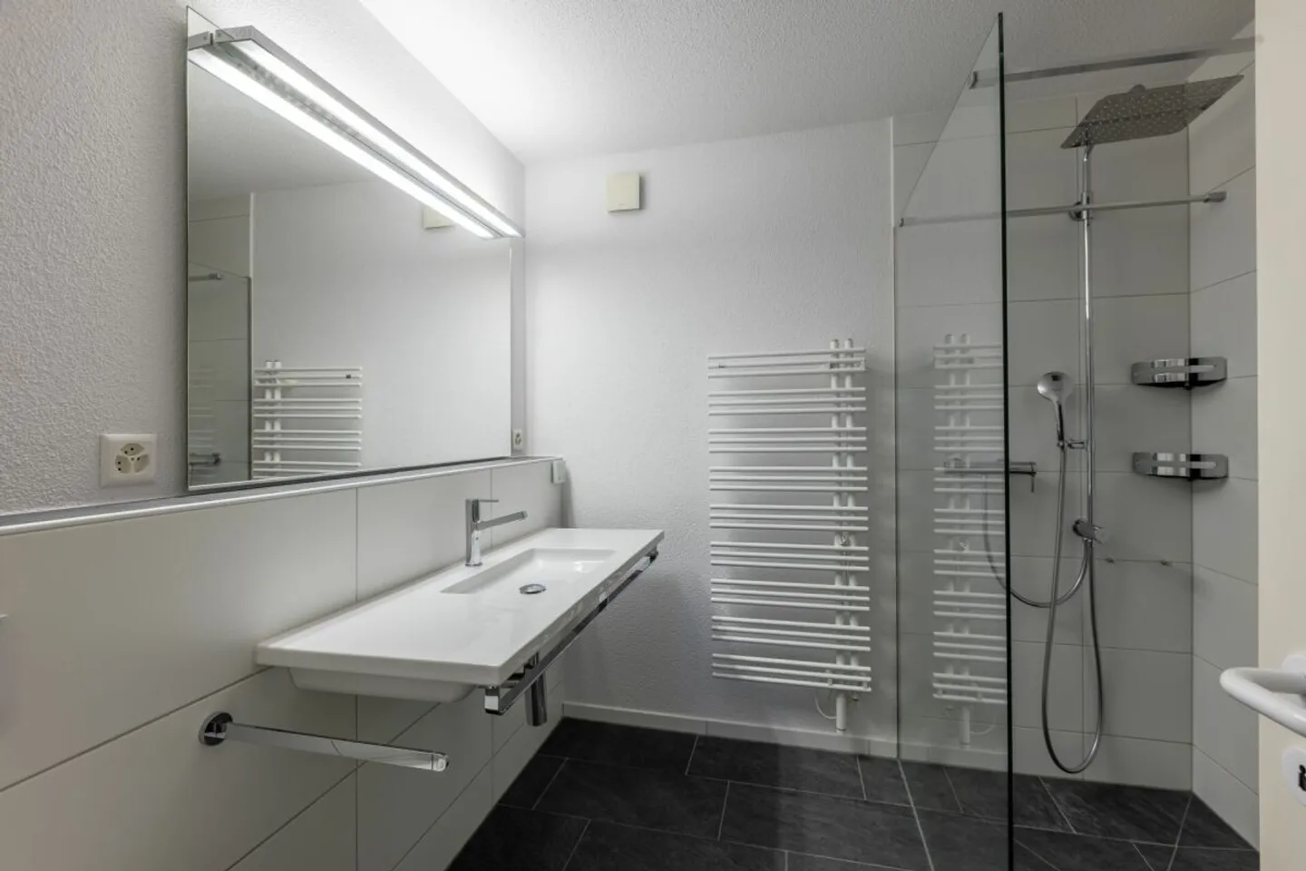 Modern Terrace House with Views - Photo 15 of 41