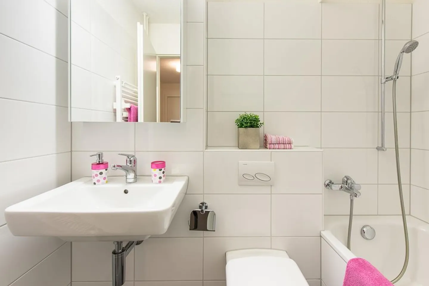 Luminoso e spazioso con un accogliente balcone! - Foto 6 di 7