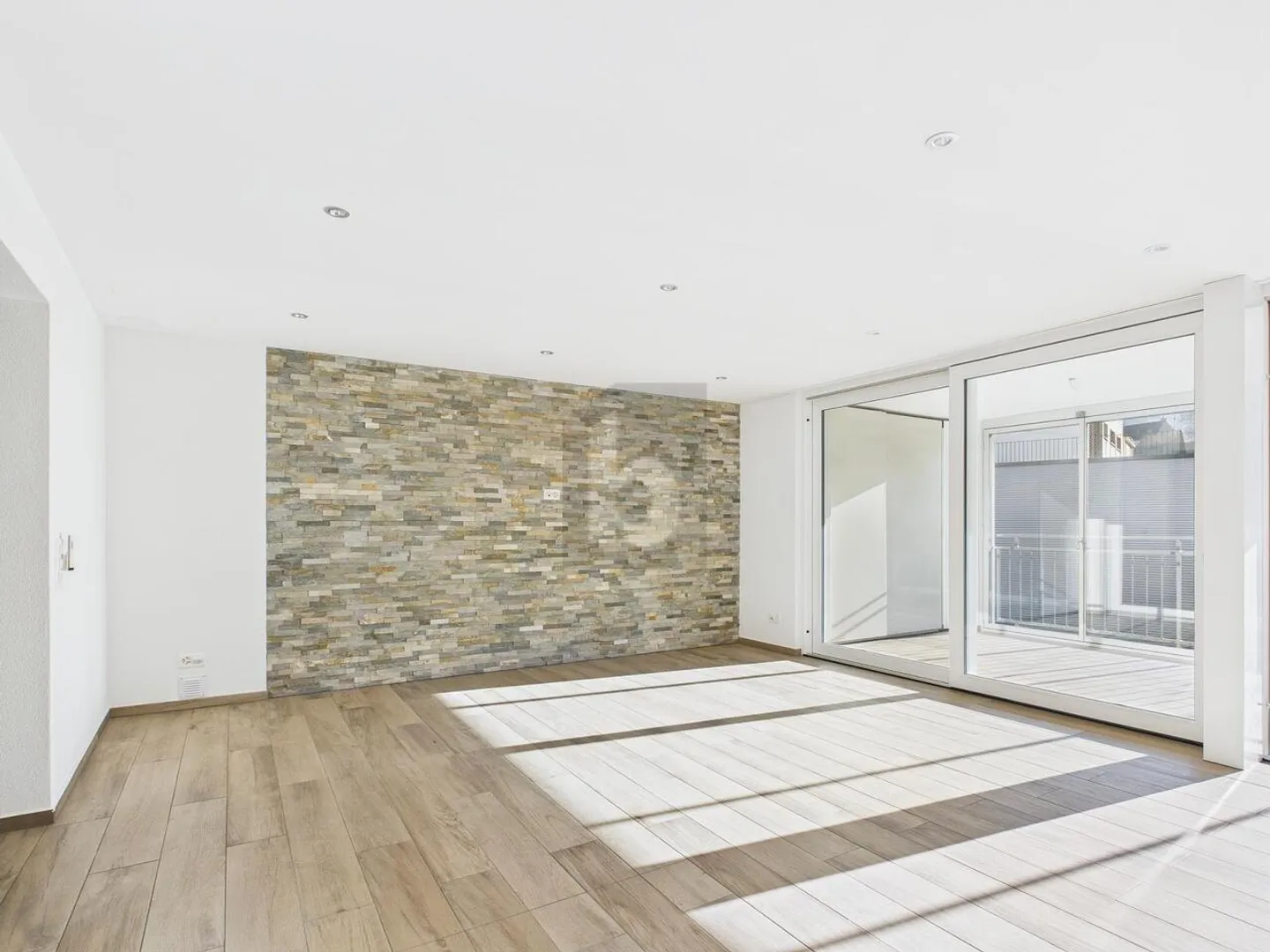 RAPPRESENTATIVO IN UNA POSIZIONE TRANQUILLA - Foto 2 di 6