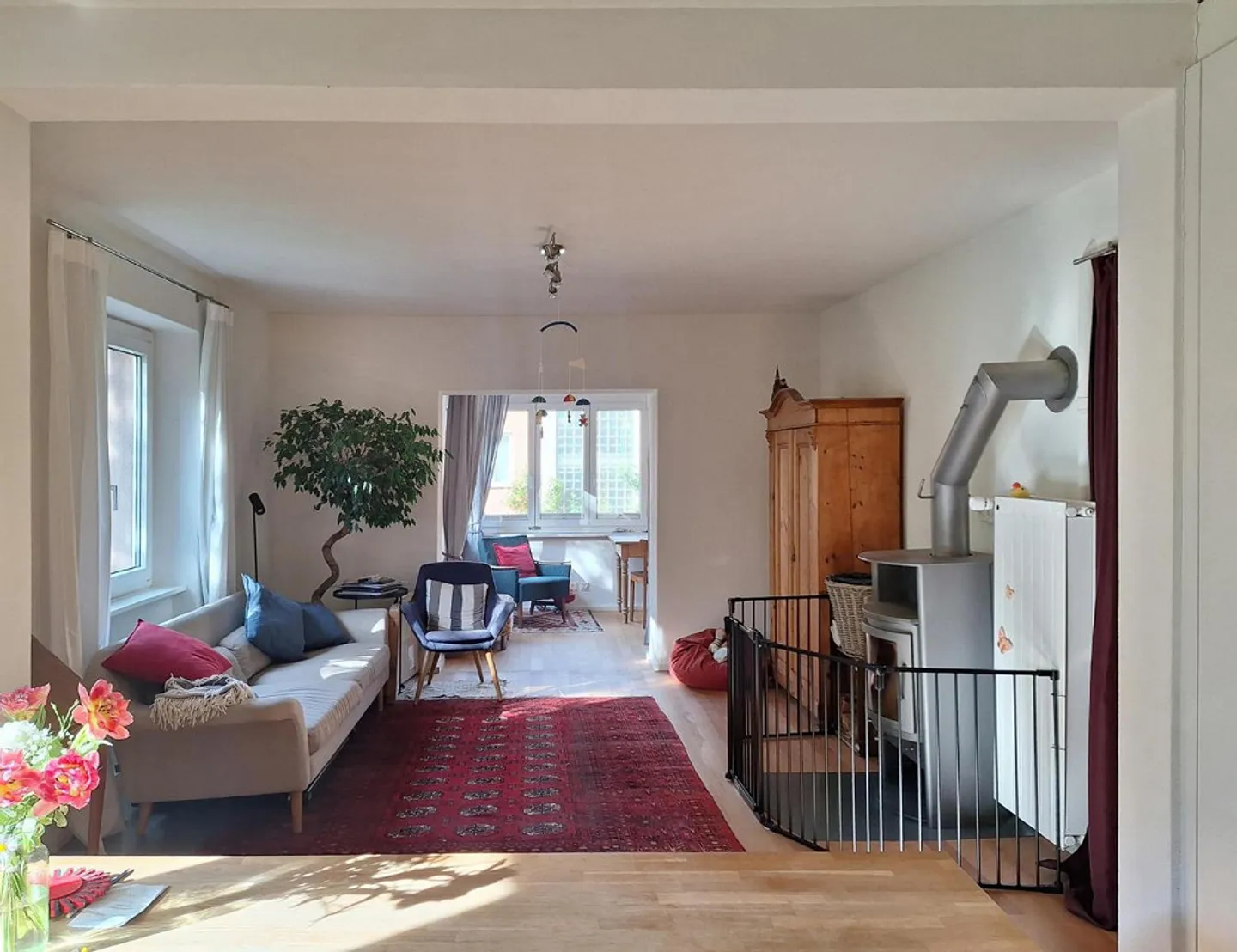 Appartement central dans un ancien bâtiment (terme limité) - Photo 2 sur 12