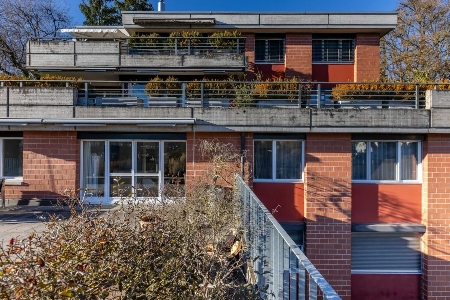 Modern Terrace House with Views - Photo 34 of 41