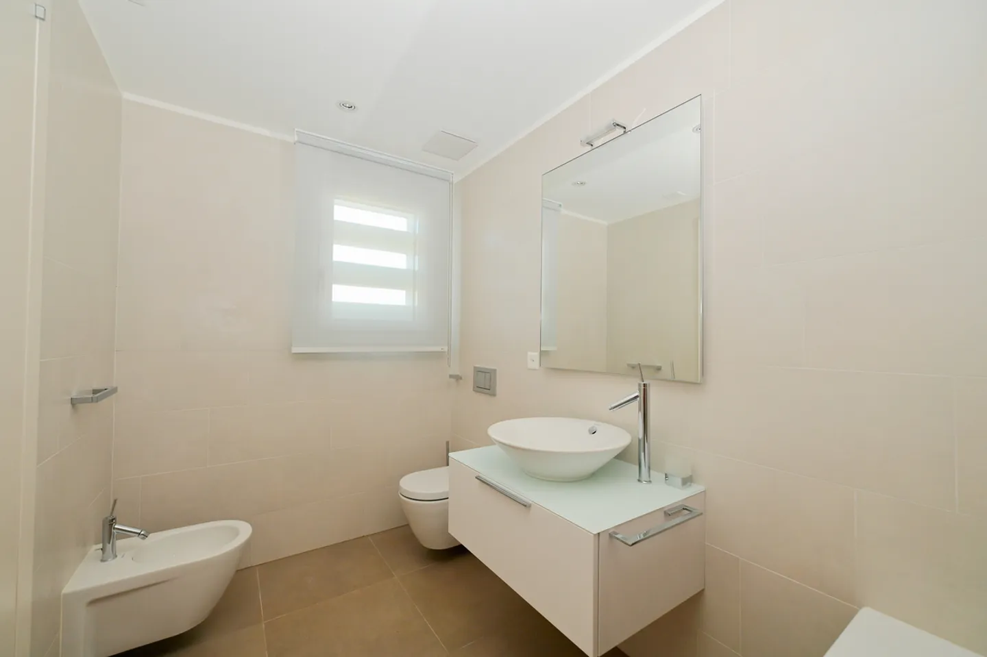 Modern Penthouse with Lake Lugano and Mountain View - Photo 15 of 16