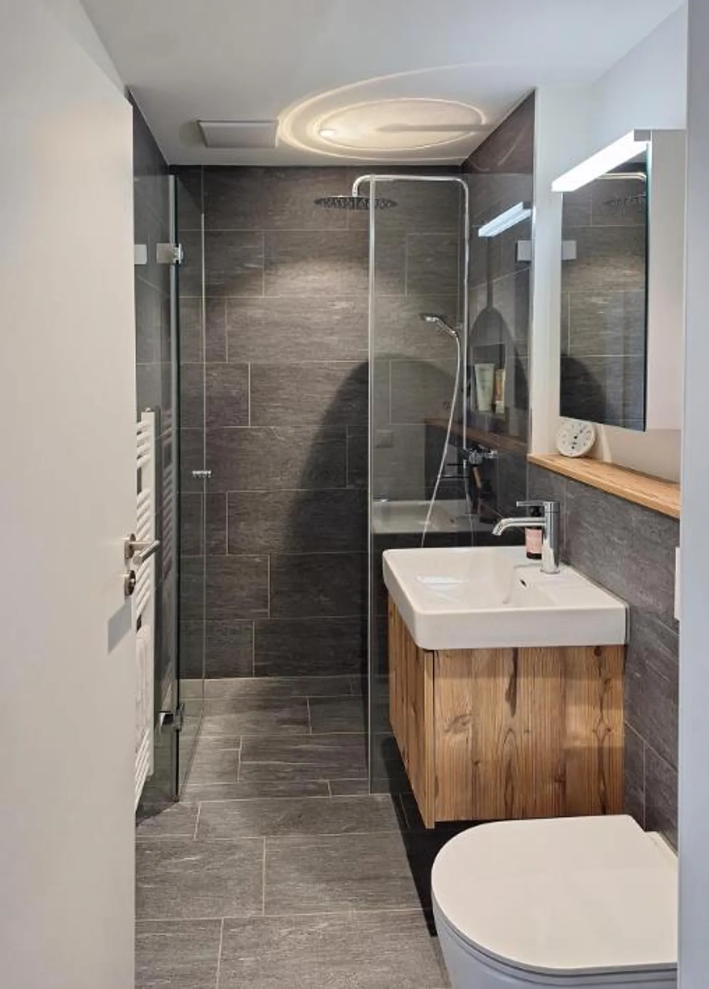 Appartement central dans un ancien bâtiment (terme limité) - Photo 8 sur 12