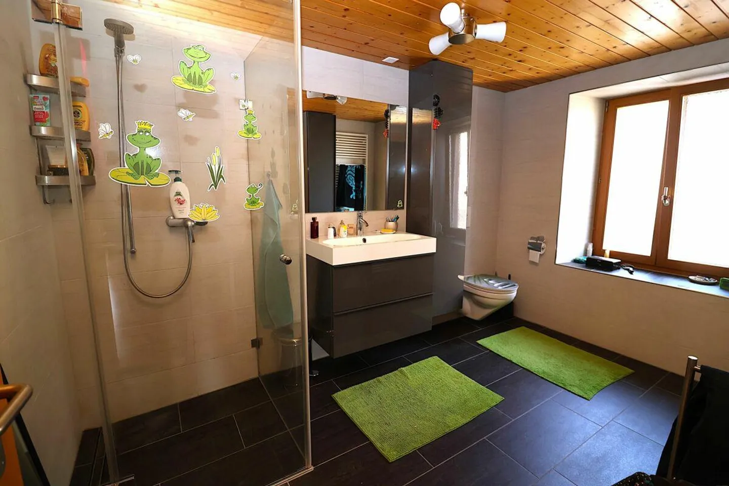 Casa versatile con 6 stanze e potenziale di espansione - Foto 8 di 13