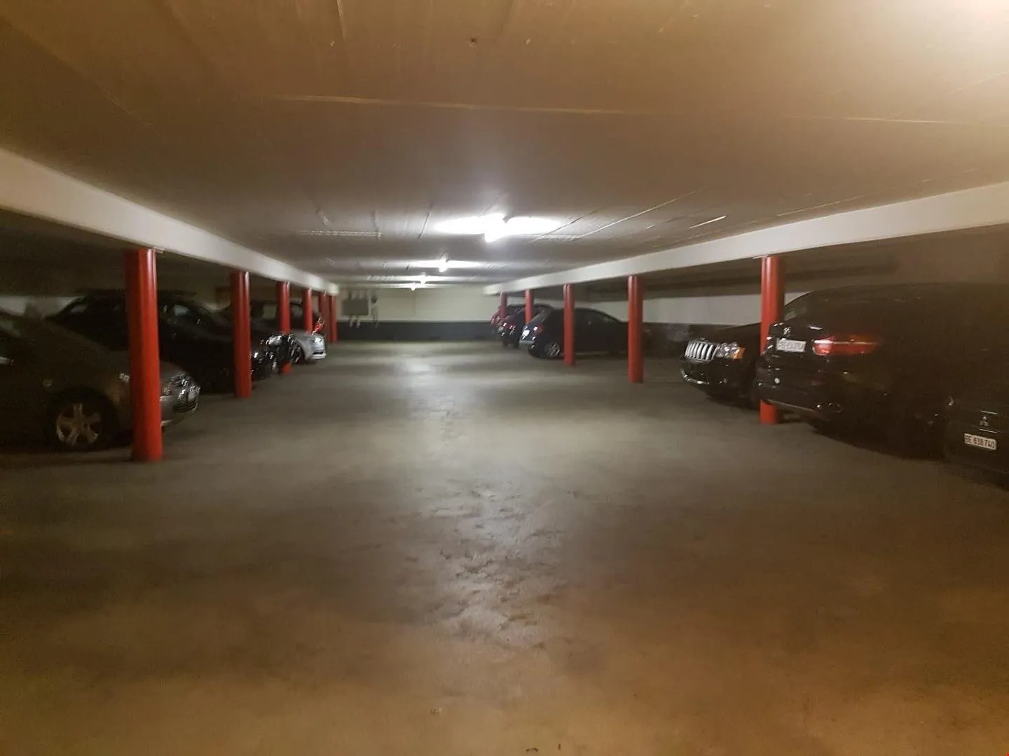 À louer des places de stationnement couvertes et abordables - Photo 1 sur 1