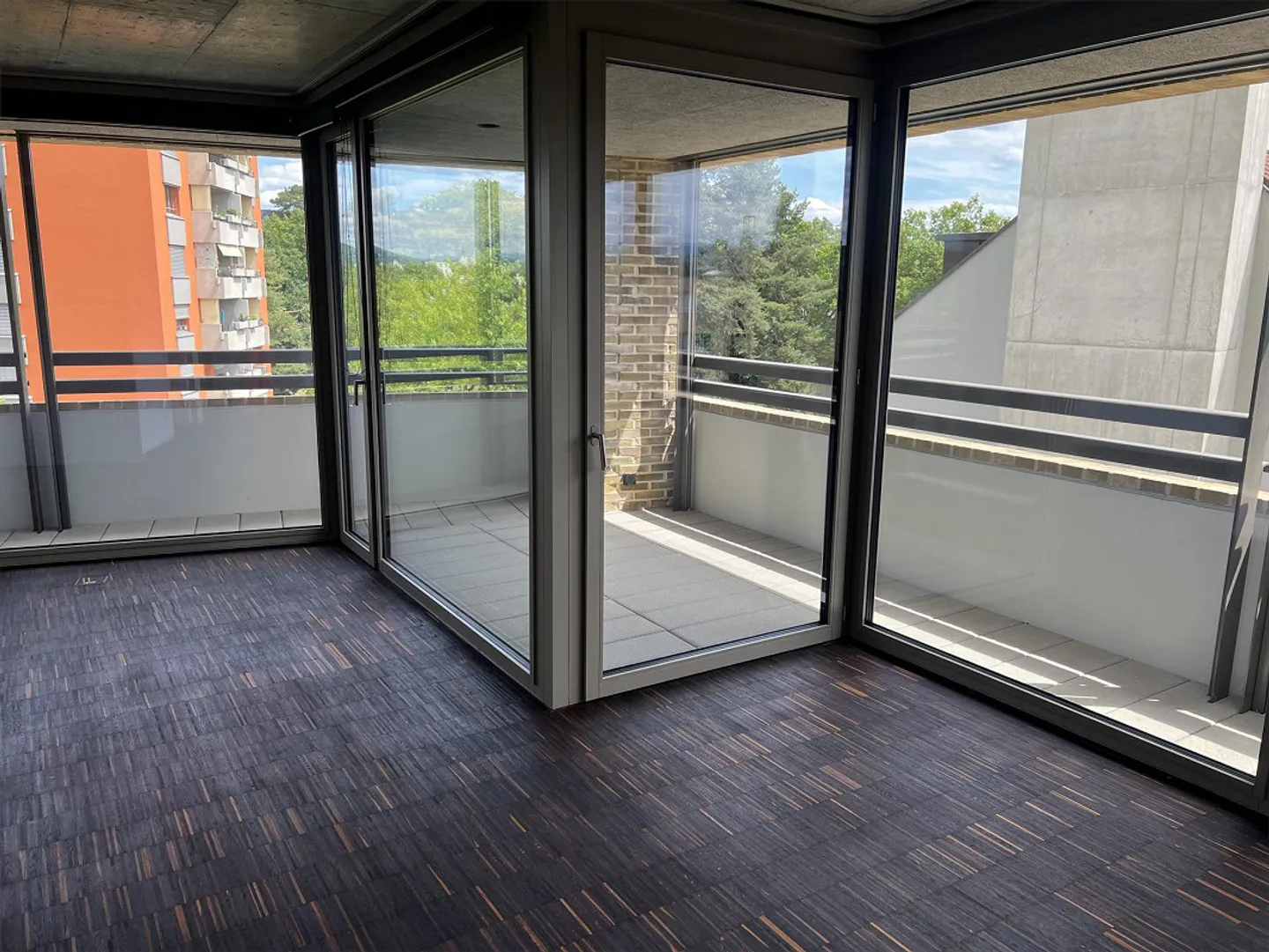 Helle Wohnung mit Balkon - Foto 2 von 9