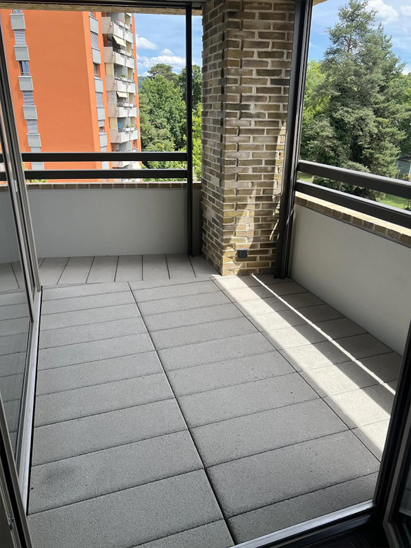 Helle Wohnung mit Balkon - Foto 3 von 9