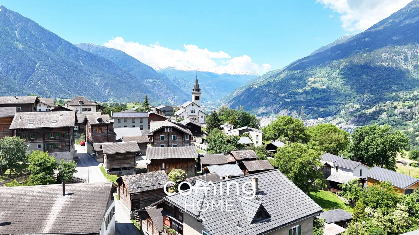 Chalet a Termen - con charme tradizionale, vista e grande potenziale di ristrutturazione - Foto 4 di 17