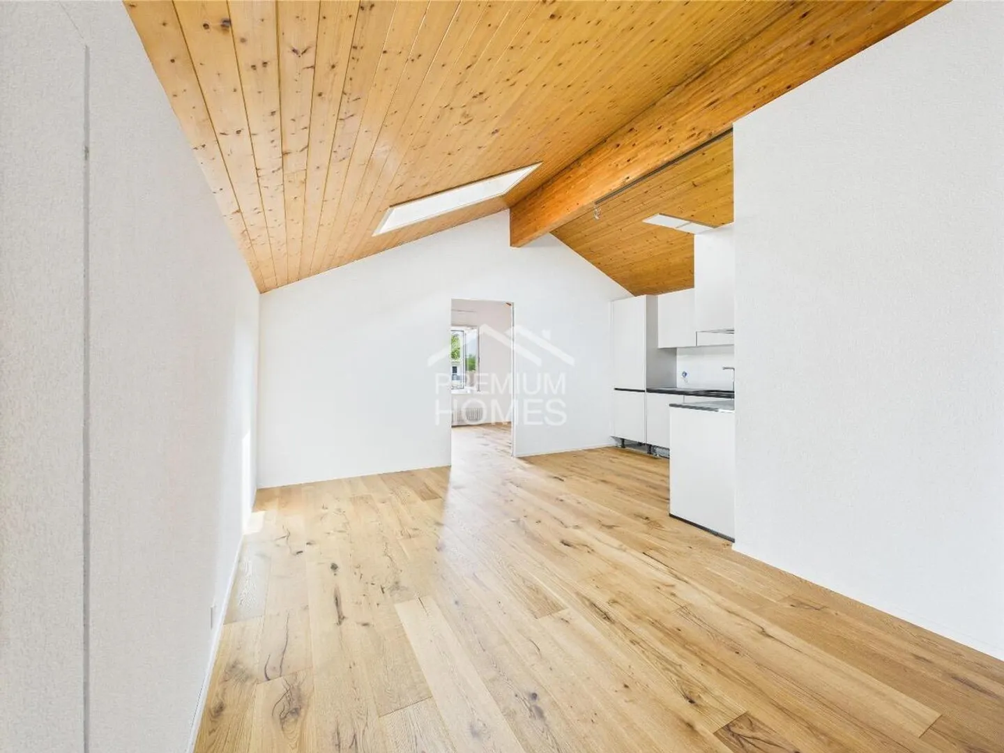 Charming 2.5 Room Apartment in Central Location! - Photo 4 of 7