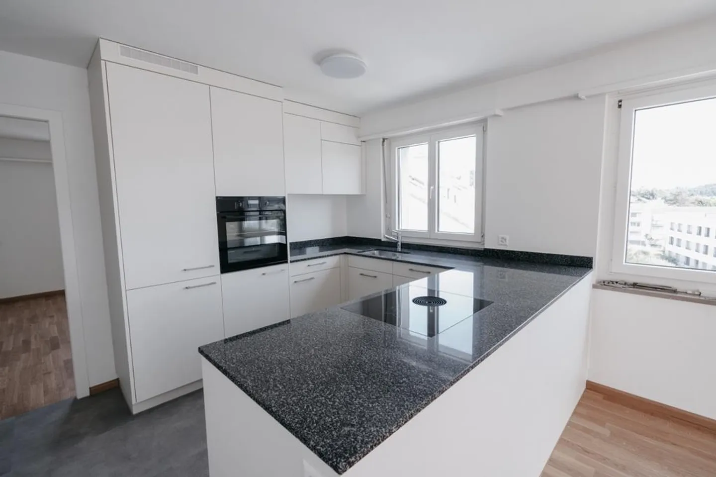 Renovated 3-room apartment in Oberwil - Photo 1 of 12