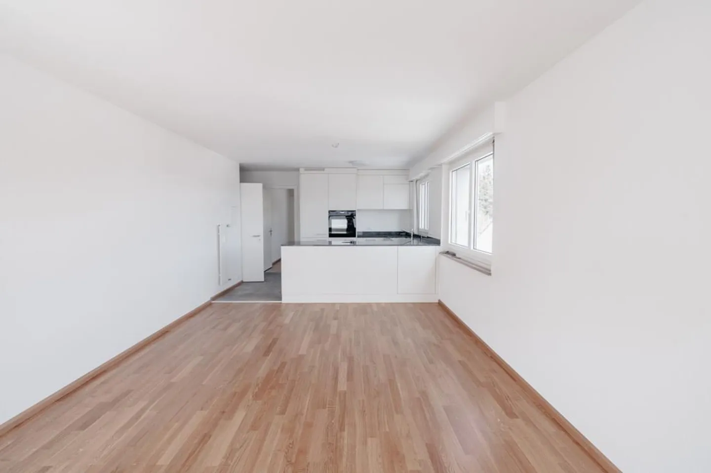 Renovated 3-room apartment in Oberwil - Photo 2 of 12