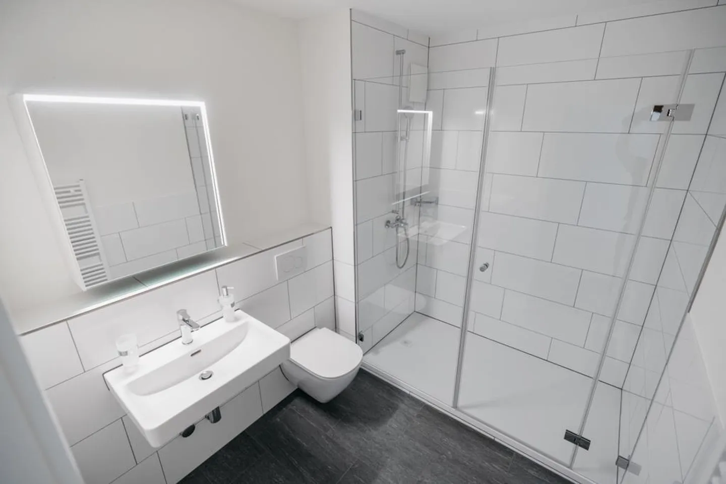 Renovated 3-room apartment in Oberwil - Photo 3 of 12