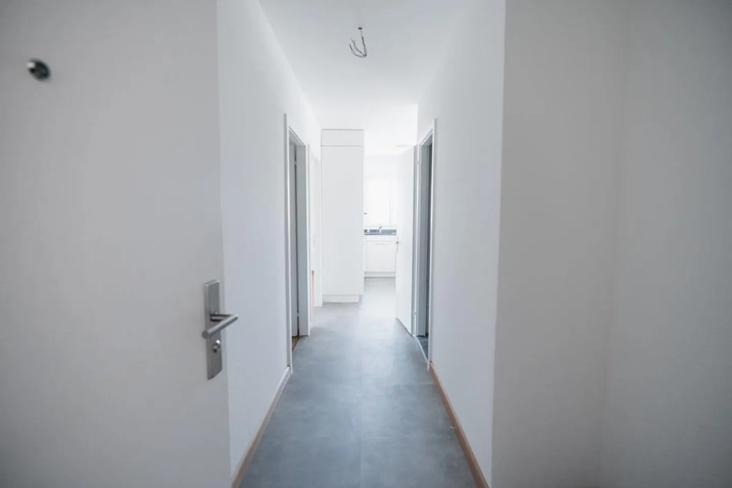 Renovated 3-room apartment in Oberwil - Photo 4 of 12