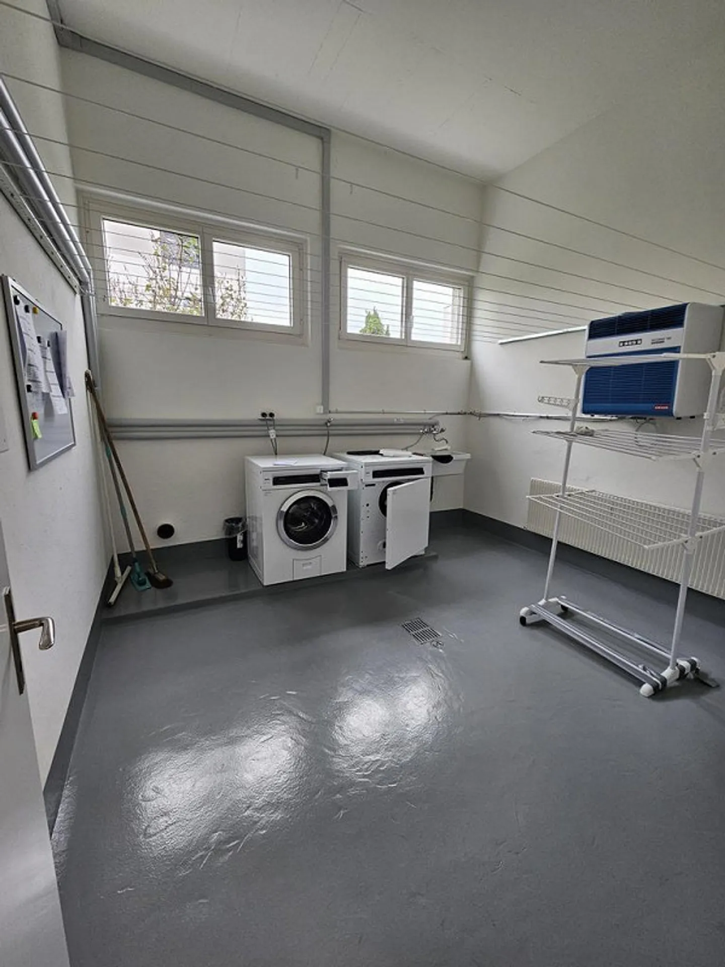 Renovated 3-room apartment in Oberwil - Photo 8 of 12