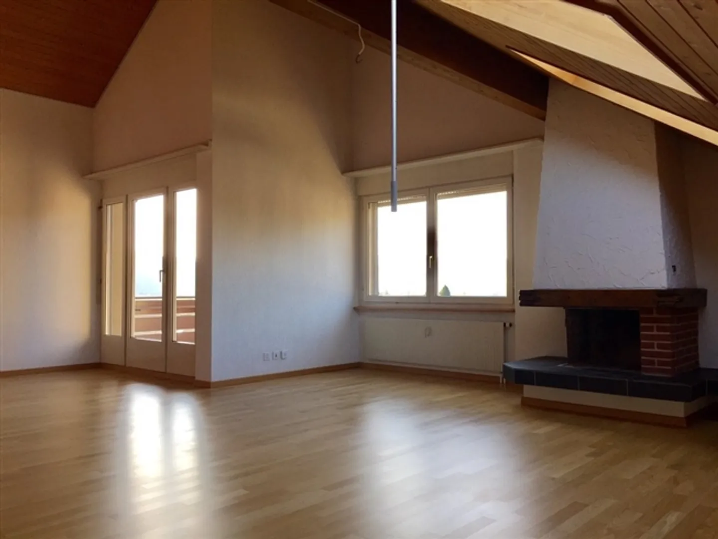 Great attic apartment with fireplace - Photo 2 of 6