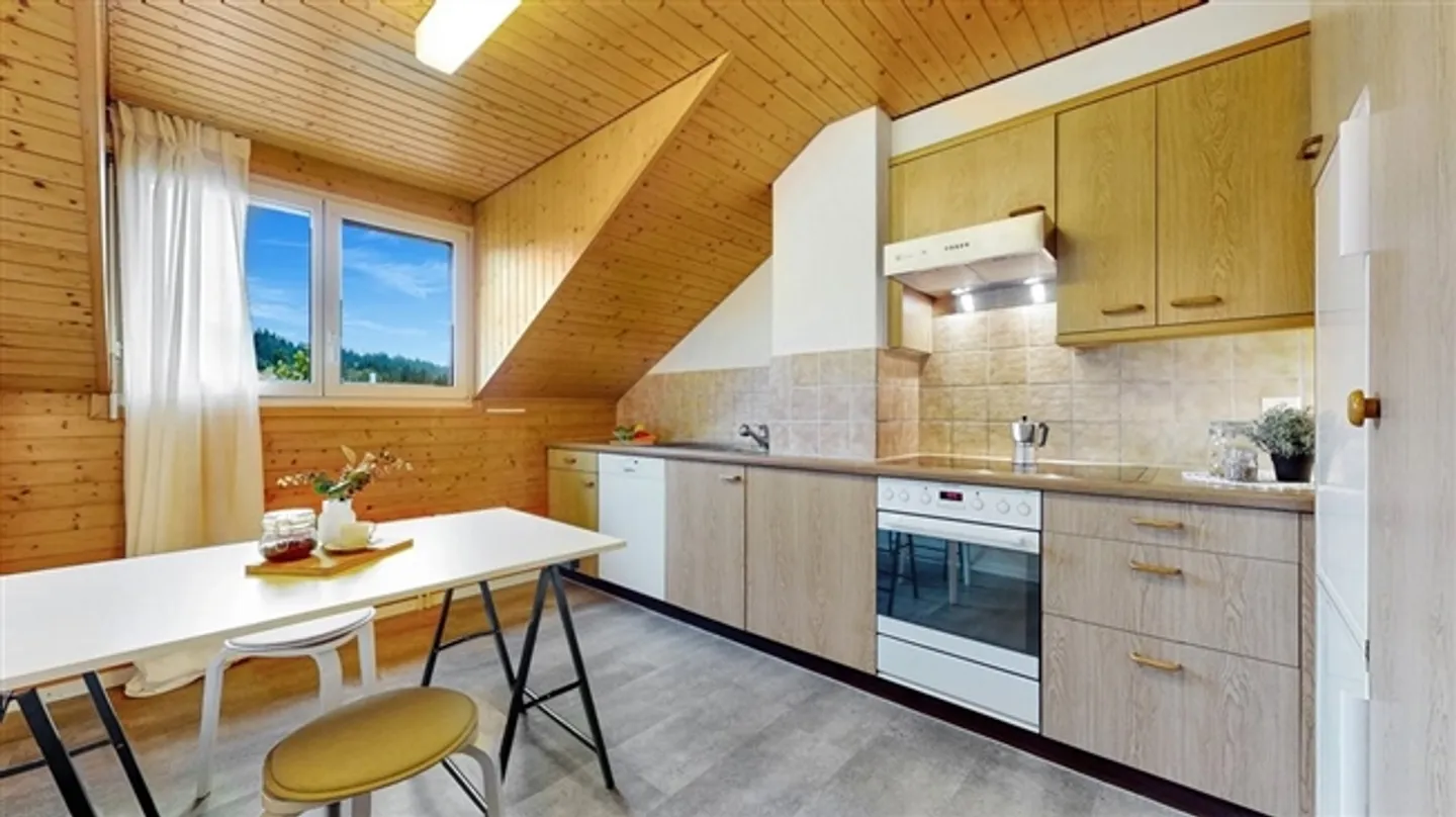 Great attic apartment with fireplace - Photo 3 of 6